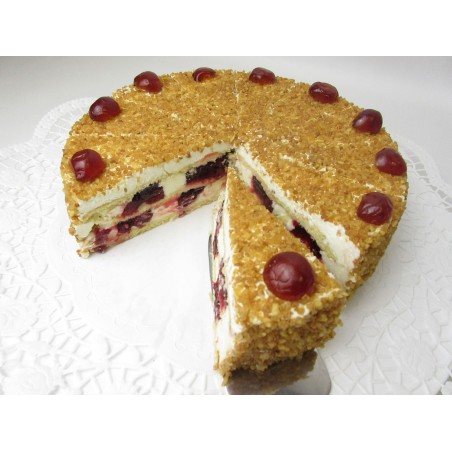 vegane Krokant-Kirsch-Kreme Torte